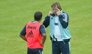Schuster chats to Marcelo during training in August 2007