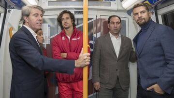 13/11/19
 TENIS COPA DAVIS MADRID
 IGNACIO AGUADO Vicepresidente de la Comunidad ANGEL GARRIDO Consejero de Transportes SILVIA ROLDAN Cosejera Delegada de Metro FELICIANO LOPEZ Tenista  ALBERT COSTA  Director del Torneo
 METRO DE MADRID NOMBRE DE LAS ESTA