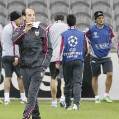 Valverde 'teledirigió' al Valencia en Lille, con Voro en el banquillo