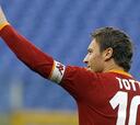 Totti da ventaja a la Roma y la Lazio empata con el Inter
