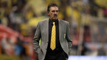 La Volpe ayuda a niño para conocer a sus ídolos del Cruz Azul