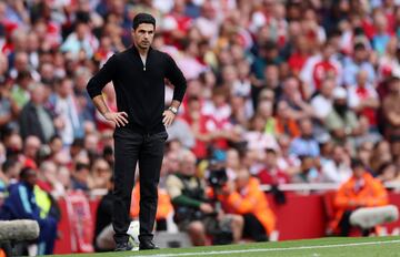 Tras la salida del mediocampista inglés, Arteta quedó inconforme con el desempeño mostrado por su equipo e intentó ajustar para mantener la ventaja.
EFE/EPA/ANDY RAIN