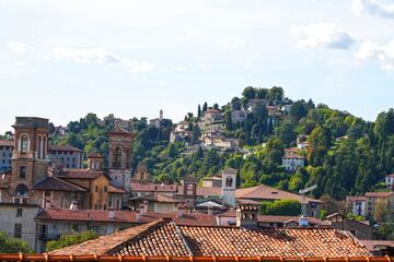 El trazado de la presente campaña ofrecerá siete cotas a lo largo de sus exigentes 239 kilómetros: la Madonna del Ghisallo, Roncola, Berbenno, Dossena, Zambla Alta, Passo di Ganda y Colle Aperto, esta última subida a tres km de la meta de Bérgamo (la salida tendrá lugar en Como). El Colle Aperto, poco más de un kilómetro al 7,9%, tiene rampas por encima del 10% y tramos adoquinados en la ciudad alta medieval camino de la llegada en Juan XXIII.