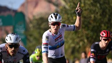 Merlier celebra su triunfo en el Old Town de AlUla.