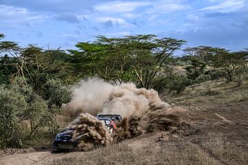 El Rally Safari de Kenia es una de las citas m¨¢s emblem¨¢ticas del Mundial de la especialidad. Los tramos de tierra africanos dejan im¨¢genes imponentes de las bestias (automovil¨ªsticas) surcando los caminos de tierra y levantando tal cantidad de polvo que impide la correcta visi¨®n de los pilotos, las otras 'bestias' de la prueba.