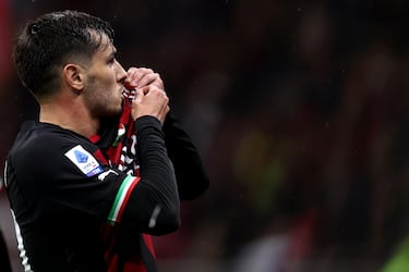 La relación del hispano-marroquí con el Milan fue como un amor de verano que parece eterno mientras dura. Brahim fue cedido por el Real Madrid en 2019 al club italiano, donde permaneció tres temporadas. Su zurda deslumbraba San Siro con cada destello de clase. Sus mejores momentos fueron la consecución del ‘Scudetto’ en 2021, después de 11 años sin levantar la liga italiana, y cuando en 2022 alcanzaron las semifinales de la Champions League. Tras 124 partidos, en los que metió 18 goles y repartió 16 asistencias, volvió a su casa dejando una herida abierta para los aficionados ‘Rossoneri’.