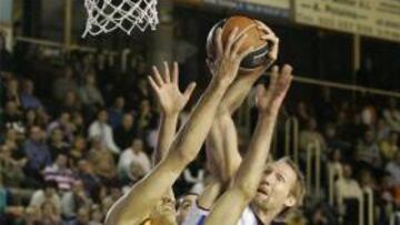 El Fuenlabrada vence con solvencia al Xacobeo en el adiós de Jackson