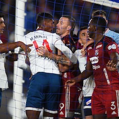 Medellín cae ante Nacional en polémica acción sobre el final