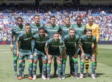 El conjunto sevillano sali¨® al Bernab¨¦u con: Pau L¨®pez; Francis, Mandi, Feddal, Bartra, Junior; Guardado, William Carvalho, Kaptoum; Lo Celso; y Loren.