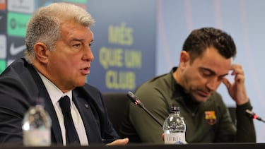 (FILES) FC Barcelona President Joan Laporta (L) and Barcelona's Spanish coach Xavi address a press conference at the Joan Gamper training ground in Sant Joan Despi, near Barcelona, on April 25, 2024. Barcelona sacked coach Xavi Hernandez on May 24, 2024 after the Catalan giants failed to win a trophy this season, AFP reported. (Photo by LLUIS GENE / AFP)