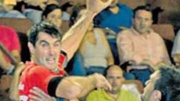 <b>FUERZA. </b>El Ademar pierde a Garralda durante tres semanas.