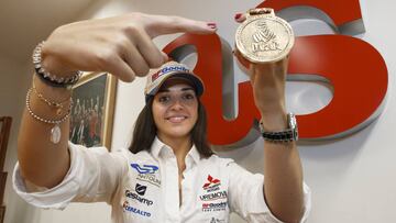 23/01/17 VISITA REDACCION DIARIO AS CRISTINA GUTIERREZ DAKAR MOTOCICLISMO DIARIOAS PERIODICO REPORTAJE ENTREVISTA