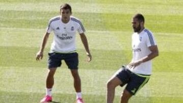 Benzema (d) y Kovacic durante el entrenamiento del Real Madrid.