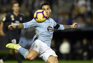 Eyes on the ball | Celta Vigo's Spanish defender Hugo Mallo gets one back.