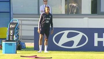 Mbappé no entrenó con el grupo en la última sesión de Francia