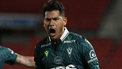 Wanderers aprovechó los regalos y ganó el clásico