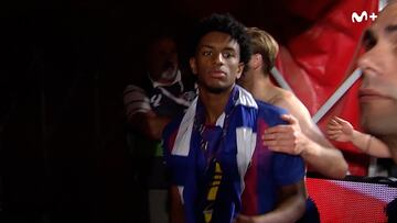 La amenaza de un ultra del Rayo a Balde tras intentar regalar una camiseta a un niño de la grada