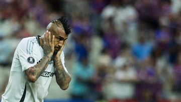 Colo-Colo's midfielder #23 Arturo Vidal reacts during the Copa Libertadores group stage first round football match between Brazil's Fortaleza and Chile's Colo Colo at the Arena Castelao stadium in Fortaleza, Brazil, on May 6, 2025. (Photo by Thiago GADELHA / AFP)