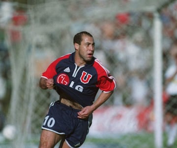 Fue seleccionado brasileño y le anotó a Colo Colo en el último triunfo de la U en el Monumental. Tuvo problemas por su excesivo consumo de alcohol.