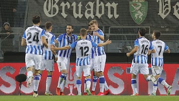 Los jugadores de la Real en el partido en Graz.