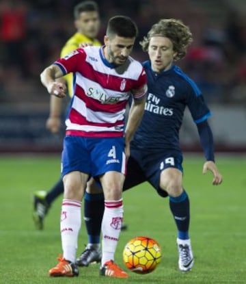 Manuel Rico y Luka Modric.