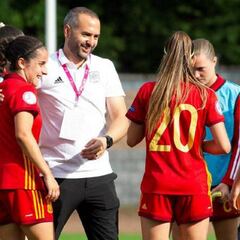 España gana a Islandia y acaba como primera de su grupo