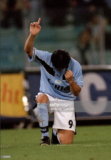 Un clásico. Así festejaba el 'Matador' un gol en el primer conjunto italiano donde jugó y brilló. 