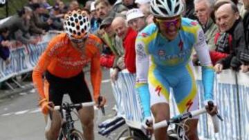 <b>A TOPE. </b>Contador lidera la subida a Huy por delante de Antón, Evans y Purito. Al final fue tercero.