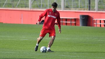 Abd&oacute;n Prats, durante un entrenamiento con el Mallorca.