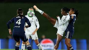 Soccer Football - UEFA Women's Champions League - Real Madrid v Paris FC - Estadio Alfredo Di Stefano, Madrid, Spain - November 11, 2025 Paris FC's Kaja Korosec in action with Real Madrid's Linda Caicedo REUTERS/Violeta Santos Moura