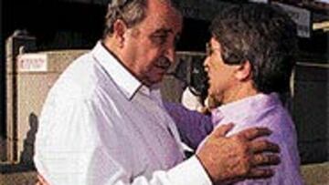 <B>CONDOLENCIAS</B>. Gil recibió el apoyo de la familia rojiblanca. El presidente no estuvo solo en estos momentos tan difíciles.