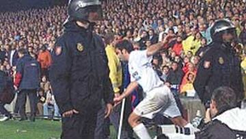 <b>DIANA HUMANA. </b>Figo soportó todo tipo de lanzamientos en la noche de la infamia.