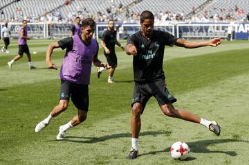 Varane y Achraf.