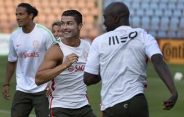 Cristiano Ronaldo durante en entrenamiento antes del partido contra Armenia.