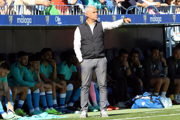 Sergio Pellicer, dando instrucciones durante el Málaga - Atlético Baleares.