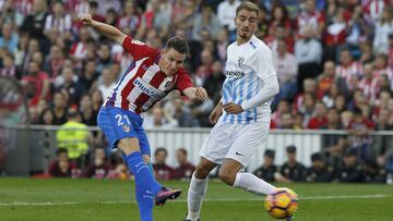 Gameiro marcándole el 2-0 al Málaga.
