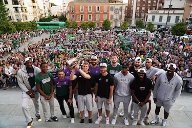 El Unicaja de Málaga celebra su segundo título de la BCL (Basketball Champions League) en La Parroquia, Basílica y Real Santuario de Santa María de la Victoria y de la Merced.