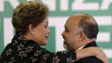 Dilma Rousseff, presidenta de Brasil, con el ya ex ministro de Deportes brasile&ntilde;o George Hilton, en una imagen de archivo.