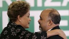 Dilma Rousseff, presidenta de Brasil, con el ya ex ministro de Deportes brasile&ntilde;o George Hilton, en una imagen de archivo.