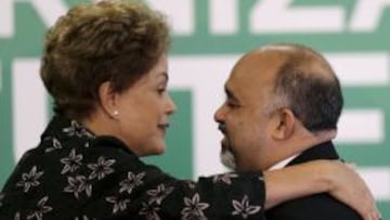 Dilma Rousseff, presidenta de Brasil, con el ya ex ministro de Deportes brasile&ntilde;o George Hilton, en una imagen de archivo.