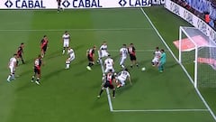 El gol más curioso de Paulo Díaz: ¡nunca se ve algo así!