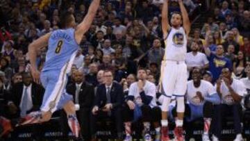 Curry en un partido contra los Nuggets.