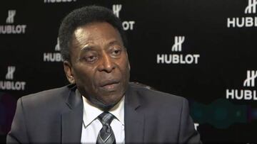 Pelé durante una entrevista.