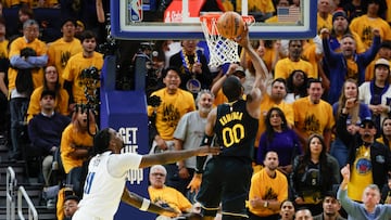 SAN FRANCISCO (United States), 13/05/2025.- Golden State Warriors forward Jonathan Kuminga (R) goes to the basket while drawing a foul by Minnesota Timberwolves center Naz Reid (L) during the first half of the NBA Playoffs Western conference semifinals game four between the Minnesota Timberwolves and Golden Sate Warriors in San Francisco, California, USA, 12 May 2025. (Baloncesto) EFE/EPA/JOHN G. MABANGLO SHUTTERSTOCK OUT