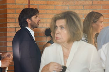 Álvaro Falcó en el tanatorio de Tres Cantos donde se celebró el funeral por Caritina Goyanes.