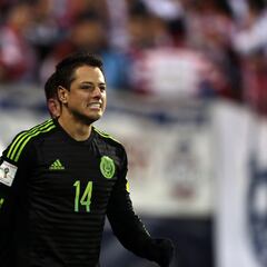 Extécnicos del Tri califican como ‘dolor de cabeza’ a Chicharito fuera de la cancha