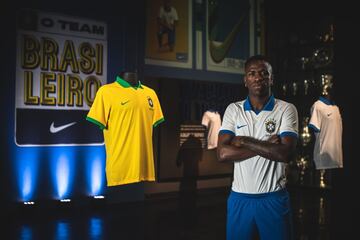 El joven jugador del Ral Madrid, Vinicius Jr., ha sido el encargado de encabezar la presentación de la que será la camiseta de Brasil para la Copa América.