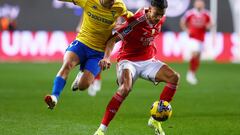 Soccer Football - Taca da Liga - Semi Final - Benfica v Estoril - Estadio Dr. Magalhees Pessoa, Leiria, Portugal - January 24, 2024 Benfica's Petar Musa in action with Estoril's Rodrigo Gomes REUTERS/Pedro Nunes