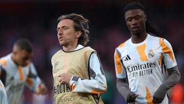 Modric y Camavinga, en el calentamiento previo al partido contra el Arsenal.