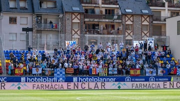 Los aficionados del Real Zaragoza, en el Nou Estadi d'Encamp.